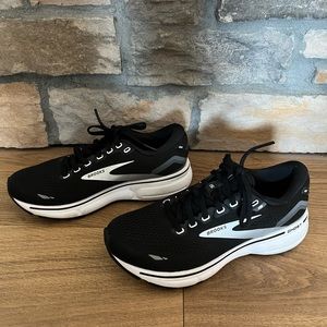 Brooks Ghost Running Shoe Size 6